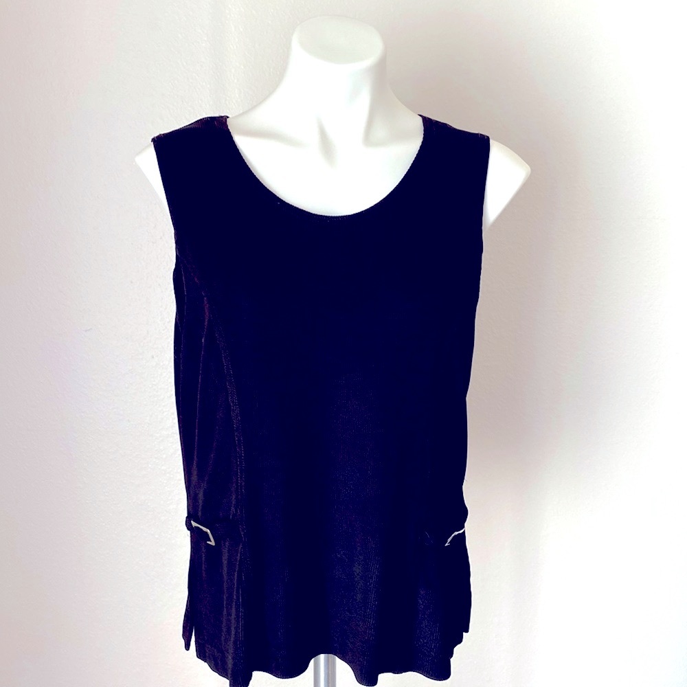 Ronni Nicole top